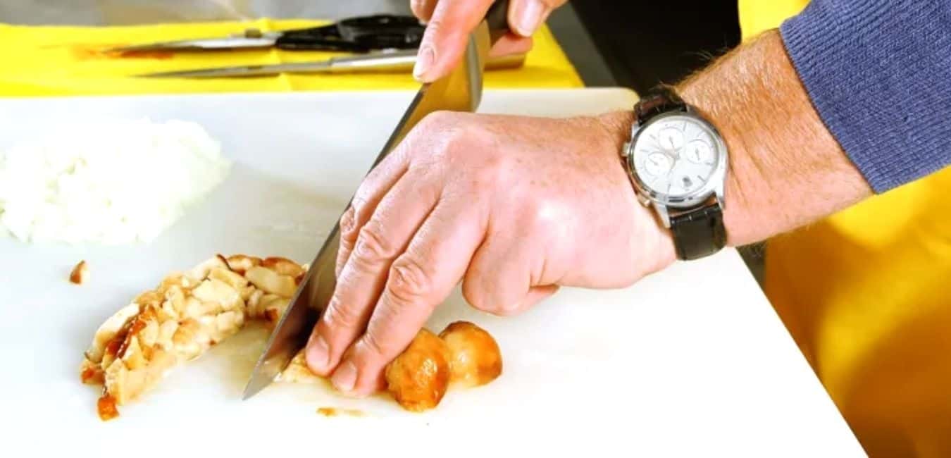 Handle Food with Your Guiding Hand